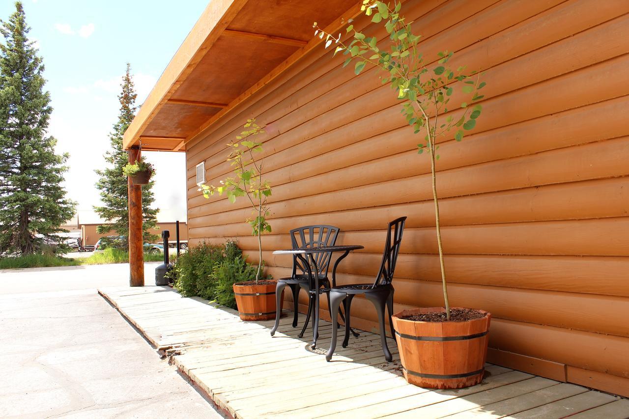 Elkhorn Cabins And Inn West Yellowstone Exterior foto
