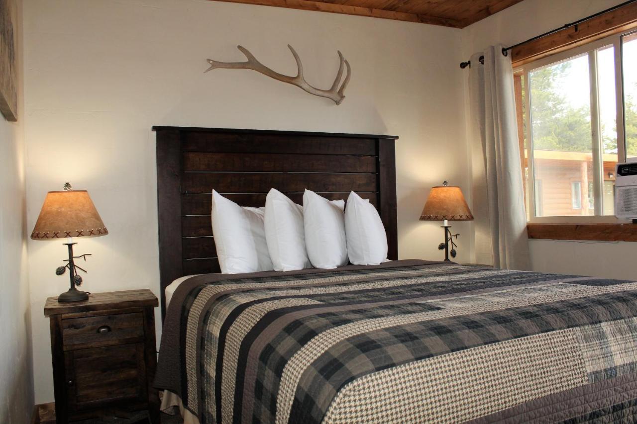 Elkhorn Cabins And Inn West Yellowstone Exterior foto